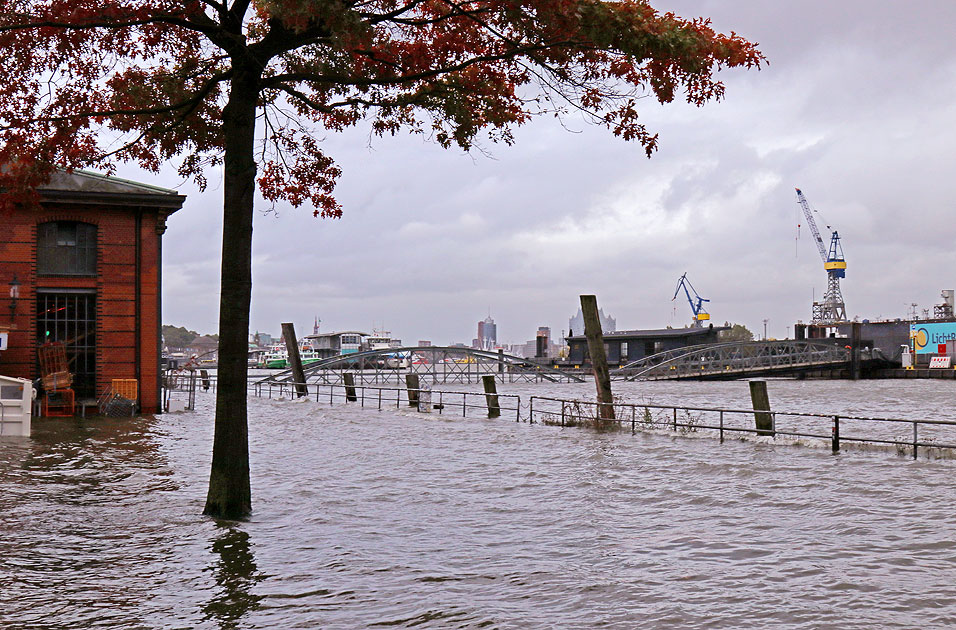 Sturmflut auf dem Fischmarkt in Hamburg