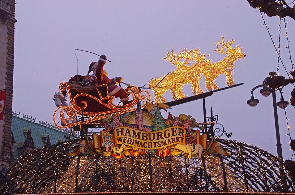Der Hamburger Weihnachtsmarkt auf dem Rathausmarkt