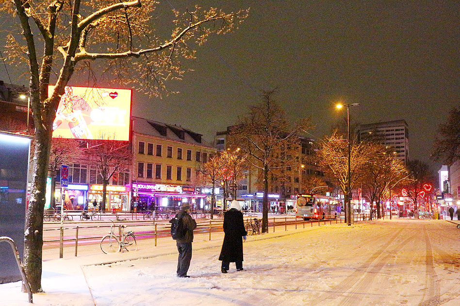 Die Reeperbahn mit Schnee in Hamburg