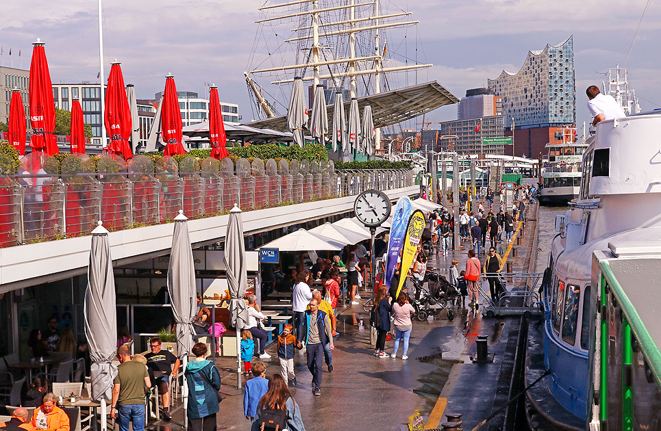 Der Anleger an den St. Pauli Landungsbr&uuml;cken in Hamburg