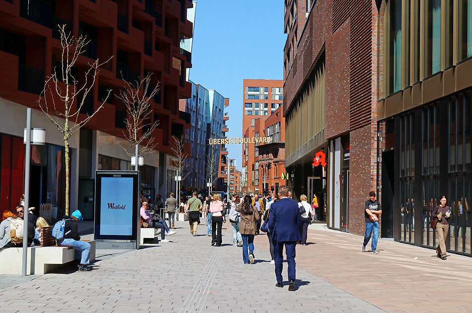 Der &Uuml;berseeboulevard in der Hafencity in Hamburg